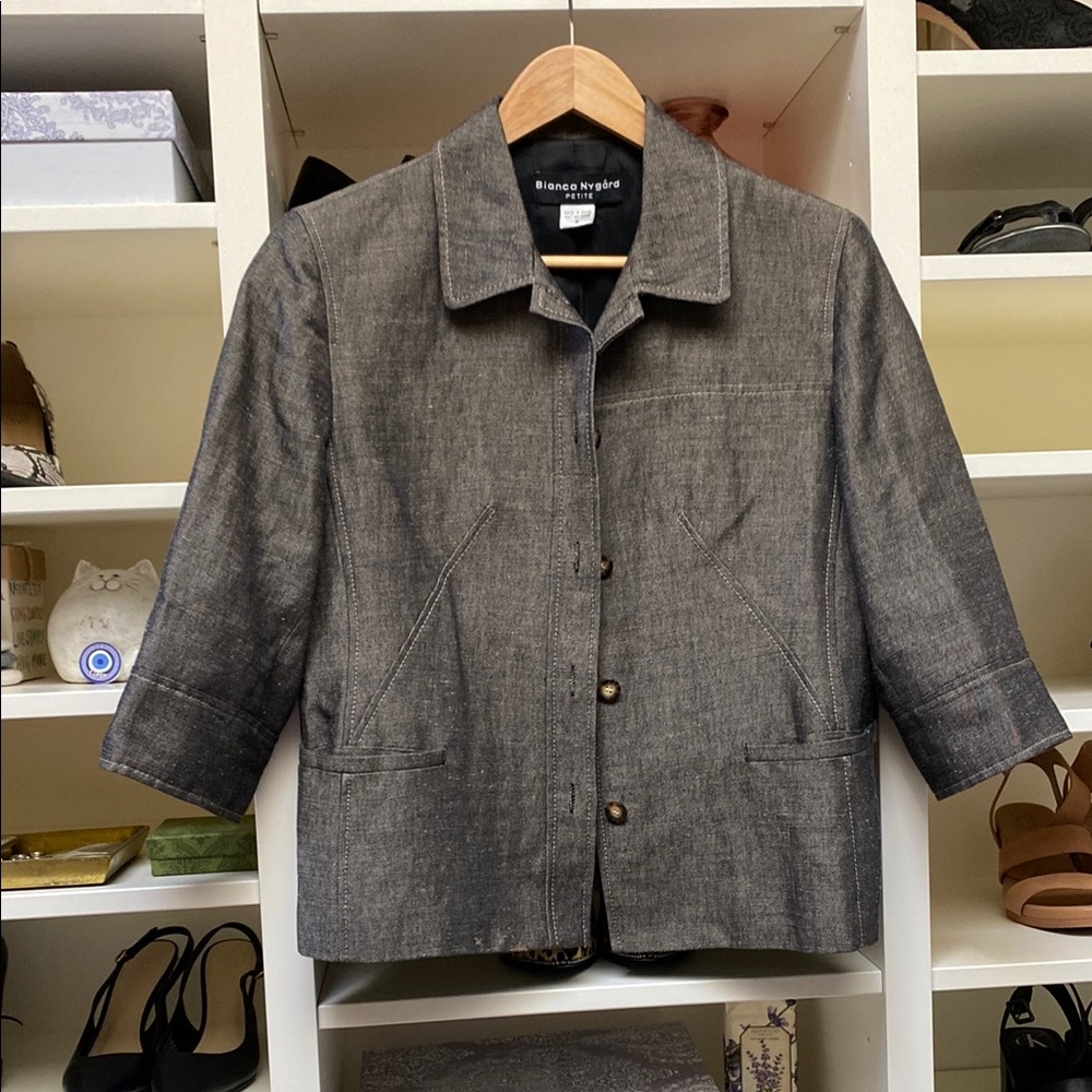 Black and Brown Blazer with Classic Collar and Relaxed Fit. EUC. Size 8P